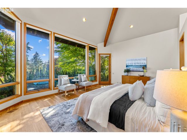 4035 Sw WESTDALE Dr, Portland, OR 97221