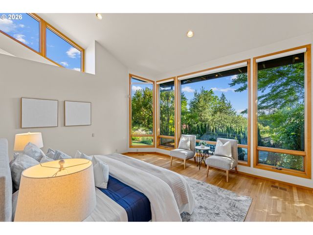 4035 Sw WESTDALE Dr, Portland, OR 97221