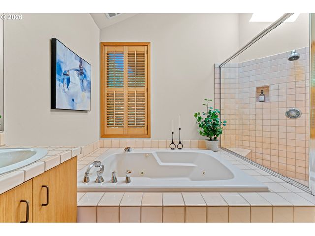 4035 Sw WESTDALE Dr, Portland, OR 97221