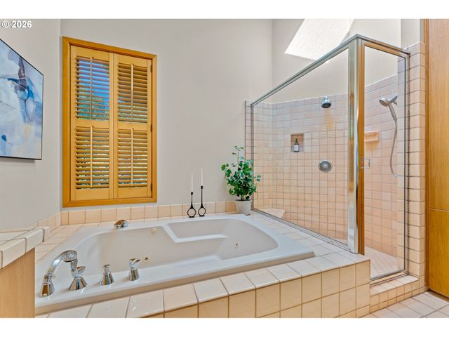 4035 Sw WESTDALE Dr, Portland, OR 97221