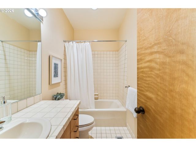 4035 Sw WESTDALE Dr, Portland, OR 97221