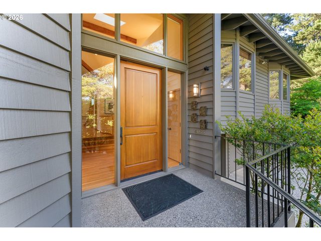 4035 Sw WESTDALE Dr, Portland, OR 97221