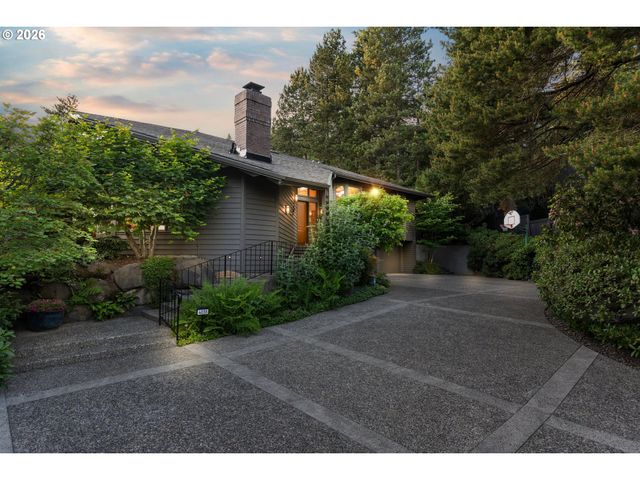 4035 Sw WESTDALE Dr, Portland, OR 97221