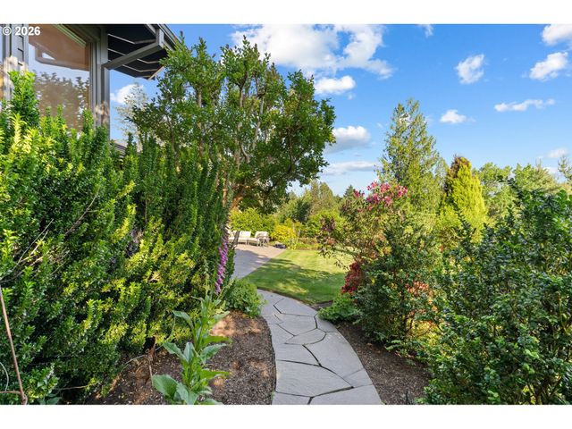 4035 Sw WESTDALE Dr, Portland, OR 97221