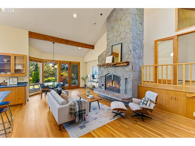 4035 Sw WESTDALE Dr, Portland, OR 97221