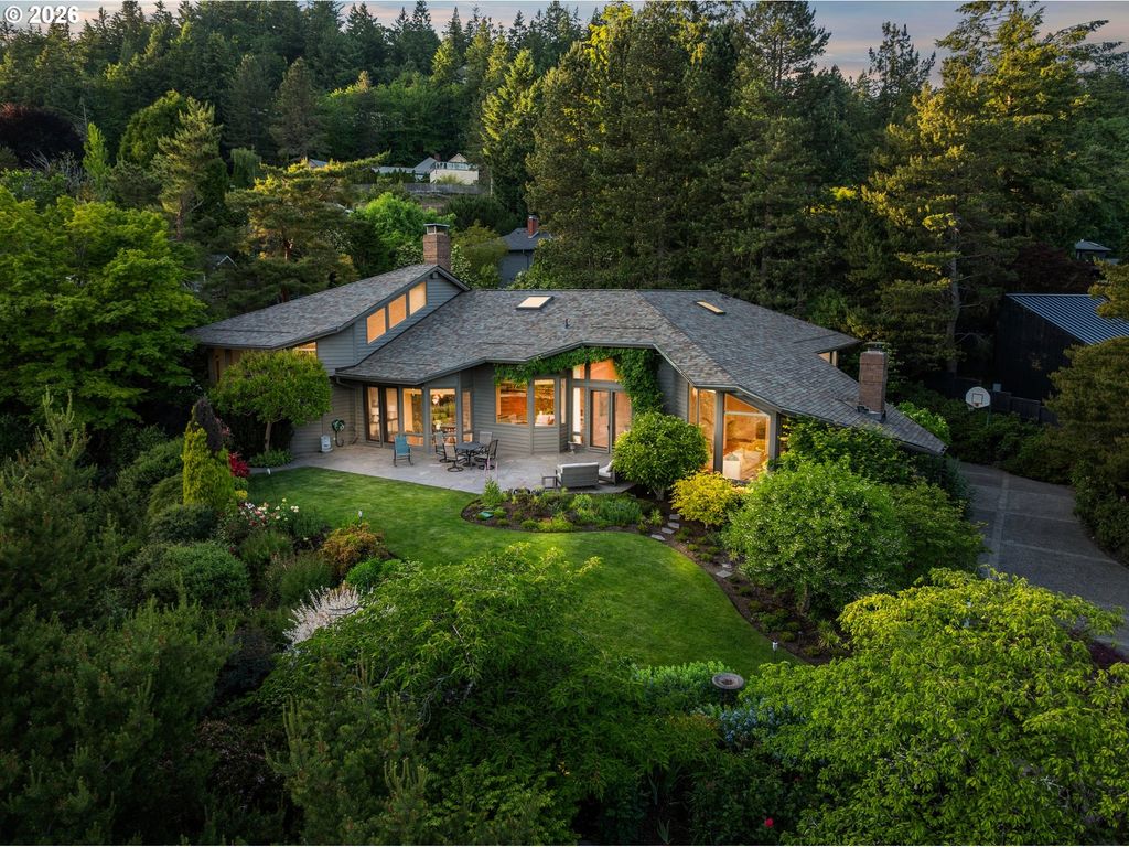 4035 Sw WESTDALE Dr, Portland, OR 97221