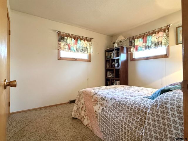 1140 E Street, Geneva, NE 68361