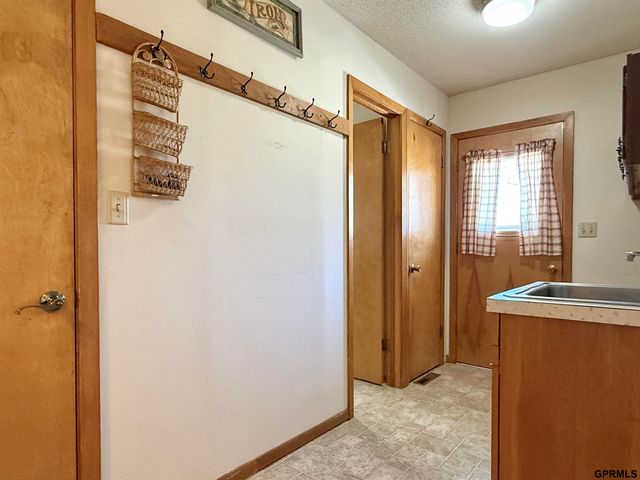 1140 E Street, Geneva, NE 68361