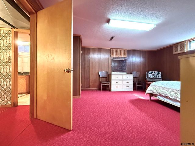 1140 E Street, Geneva, NE 68361