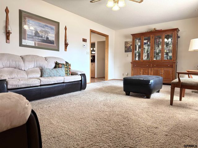 1140 E Street, Geneva, NE 68361