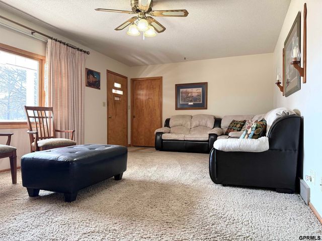 1140 E Street, Geneva, NE 68361