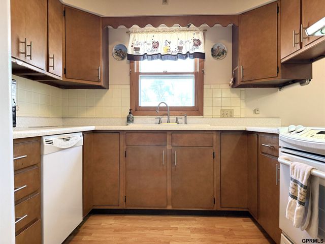 1140 E Street, Geneva, NE 68361