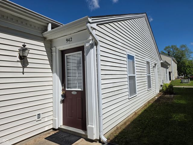942 Brookstone Drive, Franklin, IN 46131