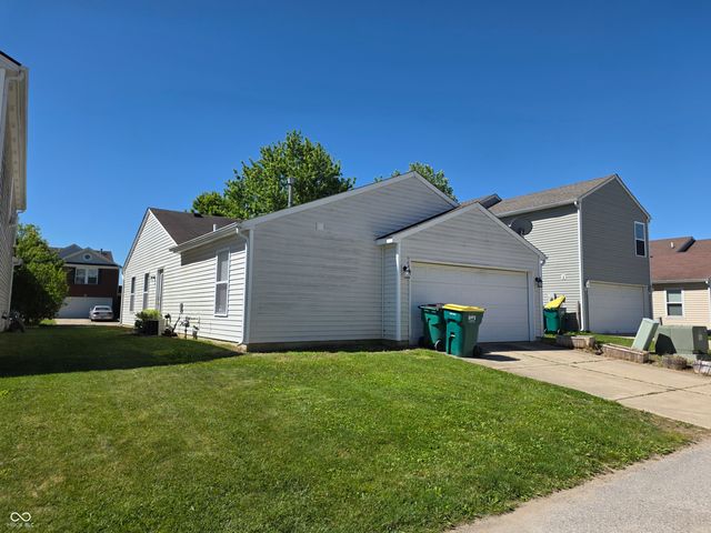 942 Brookstone Drive, Franklin, IN 46131