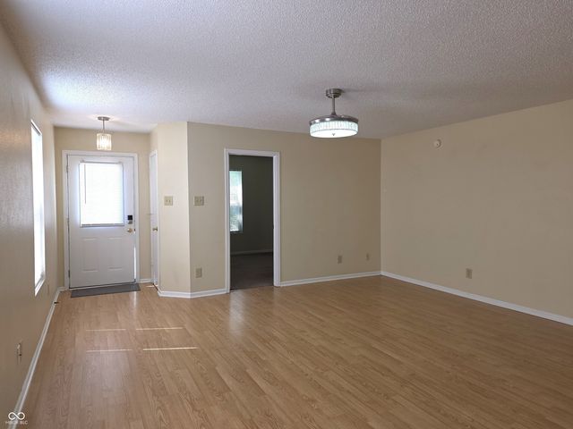 942 Brookstone Drive, Franklin, IN 46131