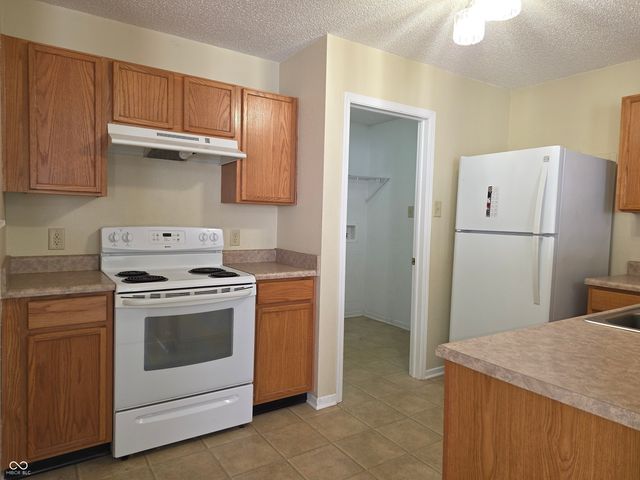 942 Brookstone Drive, Franklin, IN 46131