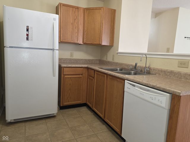 942 Brookstone Drive, Franklin, IN 46131