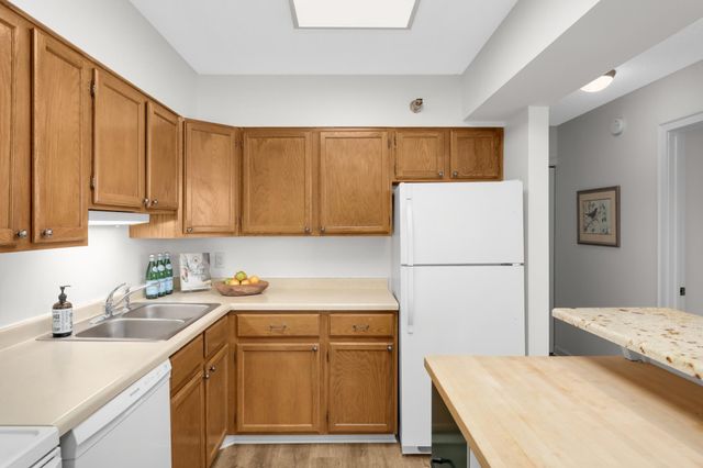 7600 Golden Valley Road 709, Golden Valley, MN 55427