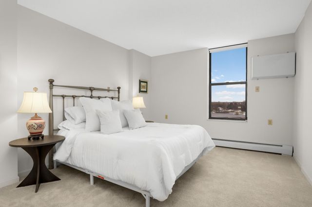 7600 Golden Valley Road 709, Golden Valley, MN 55427