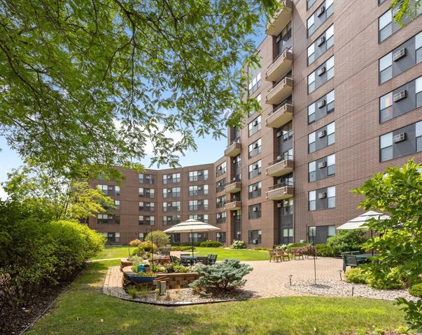 7600 Golden Valley Road 709, Golden Valley, MN 55427