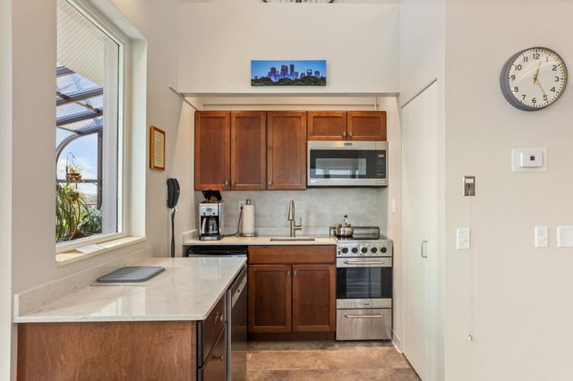 7600 Golden Valley Road 709, Golden Valley, MN 55427