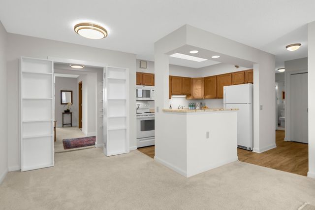 7600 Golden Valley Road 709, Golden Valley, MN 55427