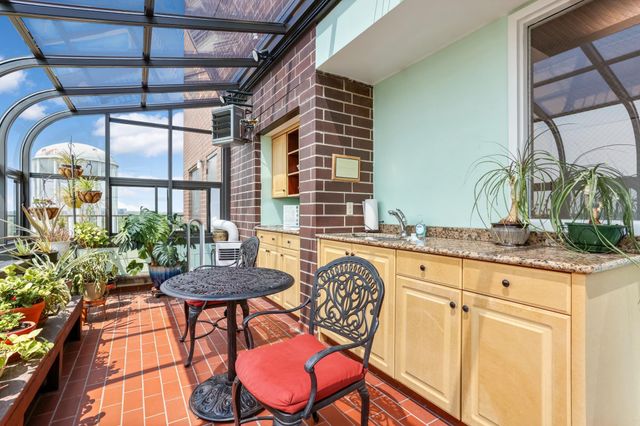 7600 Golden Valley Road 709, Golden Valley, MN 55427