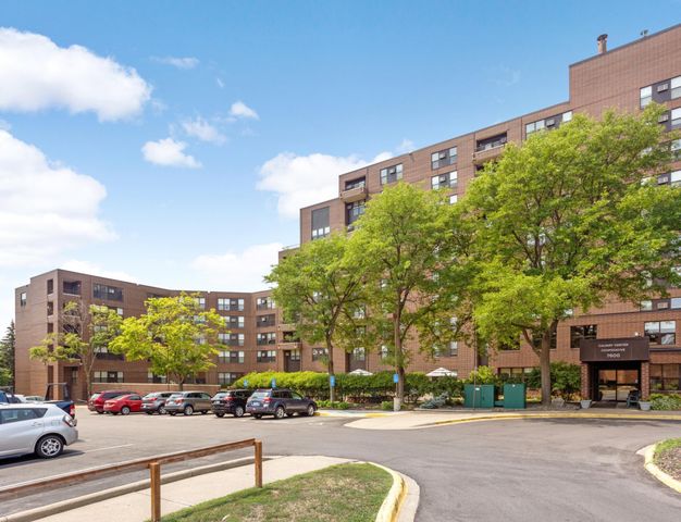 7600 Golden Valley Road 709, Golden Valley, MN 55427