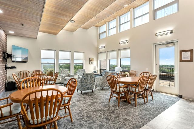 7600 Golden Valley Road 709, Golden Valley, MN 55427