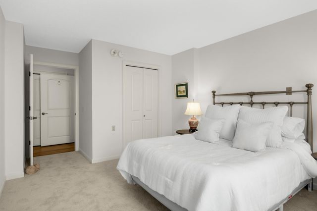 7600 Golden Valley Road 709, Golden Valley, MN 55427