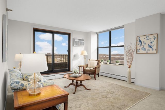 7600 Golden Valley Road 709, Golden Valley, MN 55427