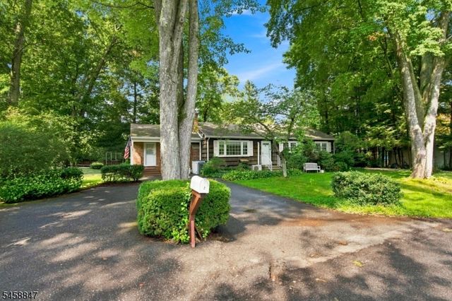 2 Mohican Trl, Jefferson Twp., NJ 07438
