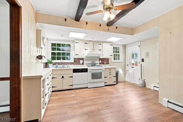 2 Mohican Trl, Jefferson Twp., NJ 07438