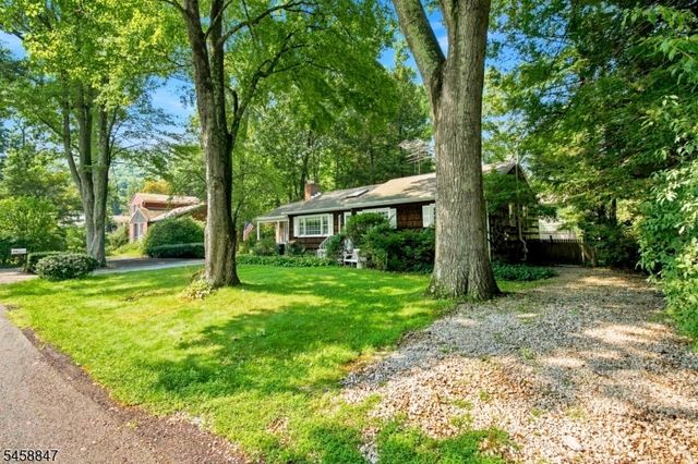 2 Mohican Trl, Jefferson Twp., NJ 07438