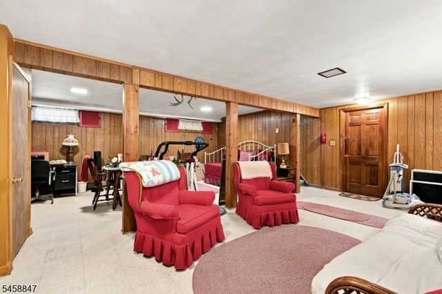 2 Mohican Trl, Jefferson Twp., NJ 07438
