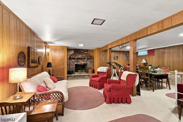2 Mohican Trl, Jefferson Twp., NJ 07438