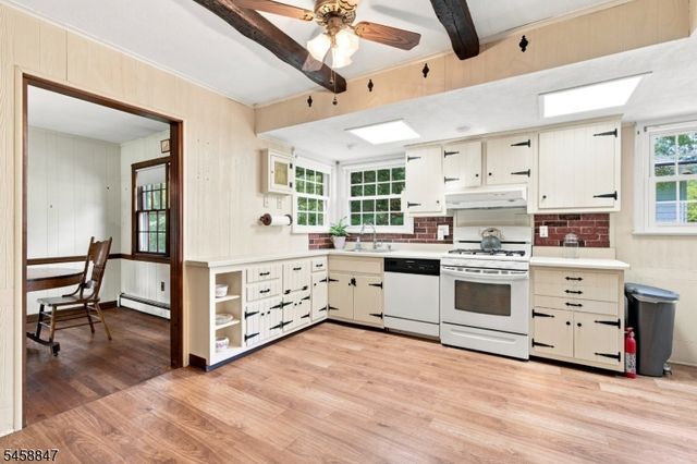 2 Mohican Trl, Jefferson Twp., NJ 07438