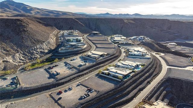 7 Sky Arc Court, Henderson, NV 89012