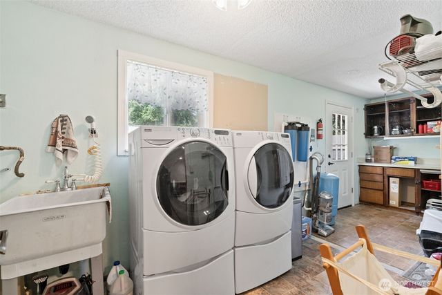 19147 Loganberry Street SW, Rochester, WA 98579