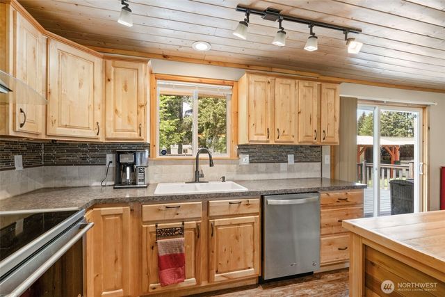 19147 Loganberry Street SW, Rochester, WA 98579