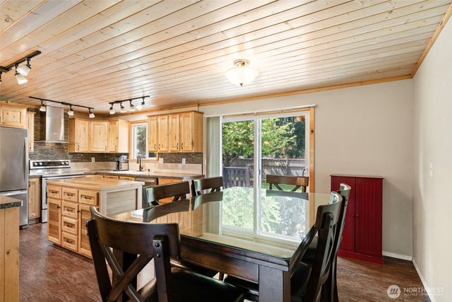 19147 Loganberry Street SW, Rochester, WA 98579