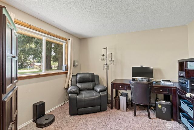 19147 Loganberry Street SW, Rochester, WA 98579