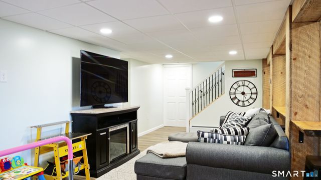 1061 North Street, Suffield, CT 06078