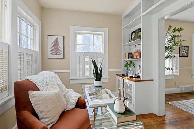 418 S Roosevelt St, Wichita, KS 67218