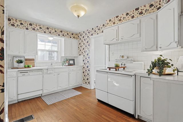 418 S Roosevelt St, Wichita, KS 67218