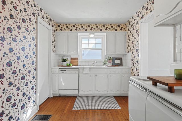 418 S Roosevelt St, Wichita, KS 67218