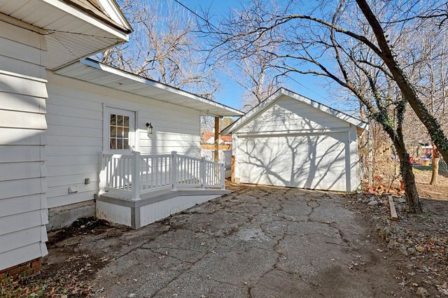 418 S Roosevelt St, Wichita, KS 67218