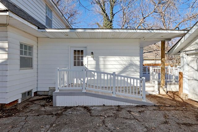 418 S Roosevelt St, Wichita, KS 67218