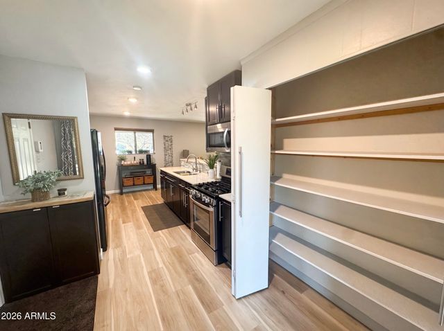 333 E TAYLOR Street, Tempe, AZ 85288