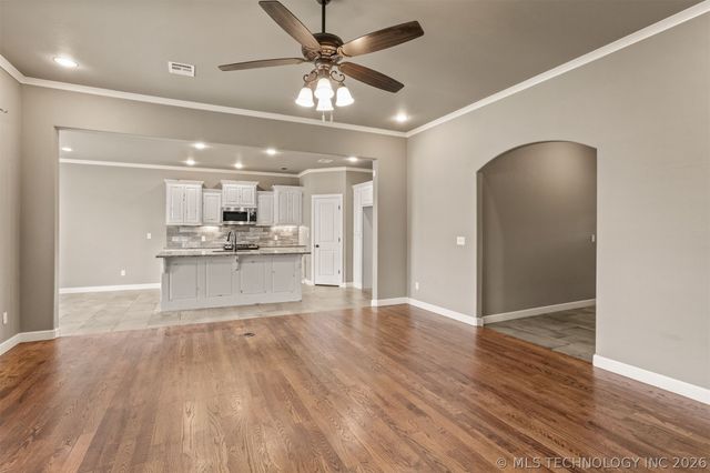 8110 N 77 East Avenue, Owasso, OK 74055